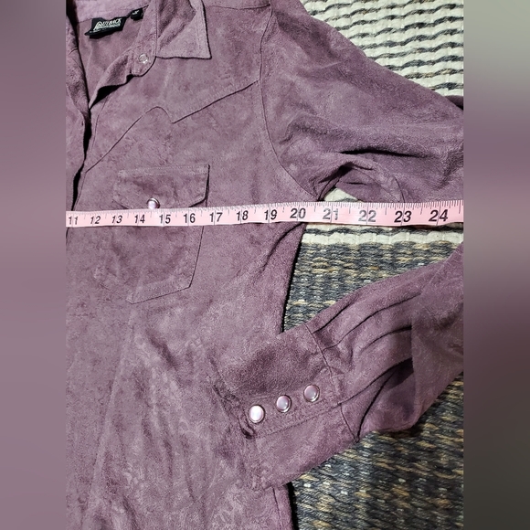 SUEDE Floral Embossed Top - Picture 7 of 11